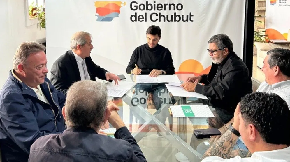 Ignacio Torres y la UOCRA: Un acuerdo clave para la formación laboral en Chubut