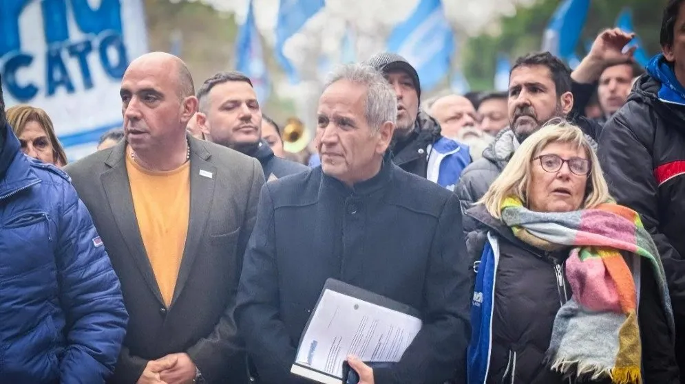 Preocupación en la Embajada de España por los despidos en el Santander