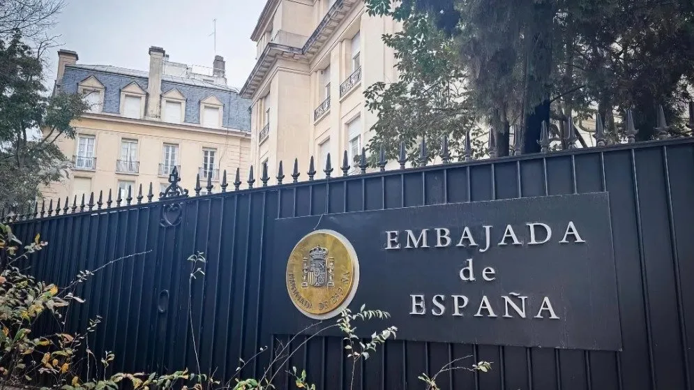 Preocupación en la Embajada de España por los despidos en el Santander