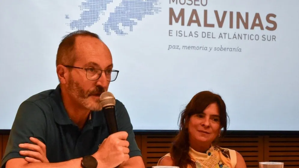 UPCN presentó la 8ª edición del libro "Malvinas" y advirtió sobre el intento de borrar la memoria histórica