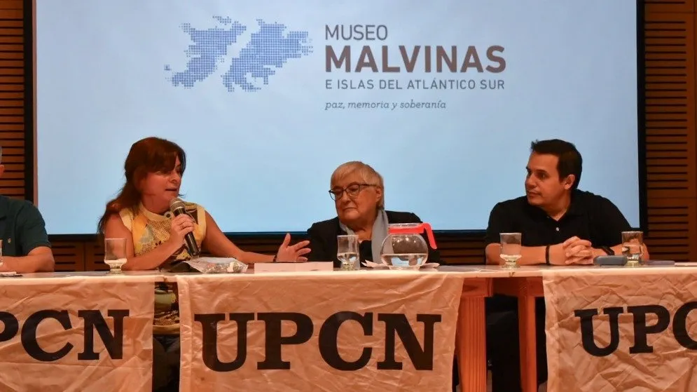 UPCN presentó la 8ª edición del libro "Malvinas" y advirtió sobre el intento de borrar la memoria histórica