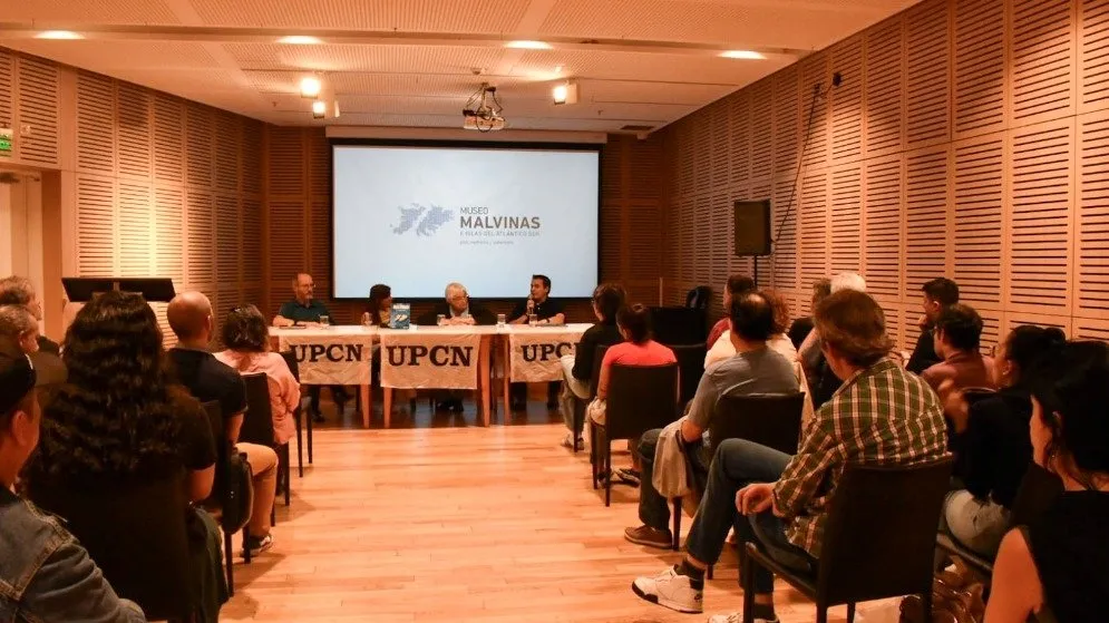 UPCN presentó la 8ª edición del libro "Malvinas" y advirtió sobre el intento de borrar la memoria histórica
