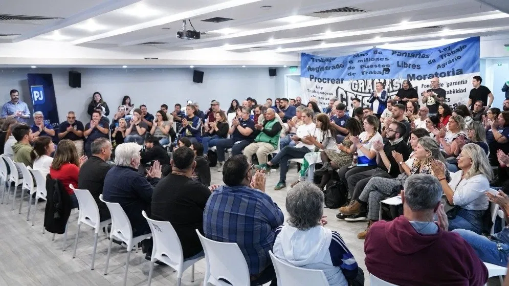 "A Cristina la detuvieron para ir por los derechos de los trabajadores": el PJ reunió a sindicatos y cargó contra Milei