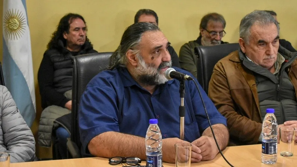Endeudados y sin llegar a fin de mes: sindicatos y movimientos sociales marchan a Economía contra la "deuda de los trabajadores"
