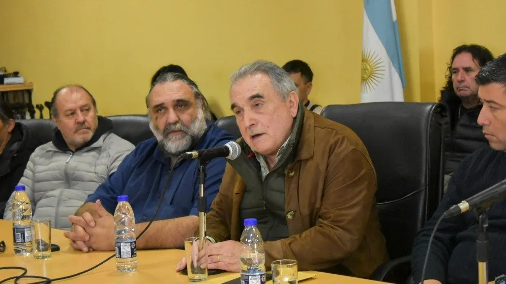 Endeudados y sin llegar a fin de mes: sindicatos y movimientos sociales marchan a Economía contra la "deuda de los trabajadores"