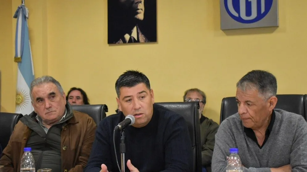 Endeudados y sin llegar a fin de mes: sindicatos y movimientos sociales marchan a Economía contra la "deuda de los trabajadores"