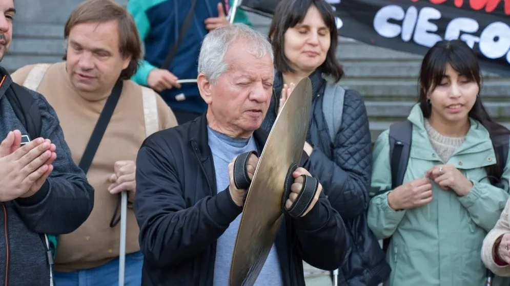 "Sin salarios dignos no hay cultura": siete elencos nacionales protestaron frente al Palacio Libertad.